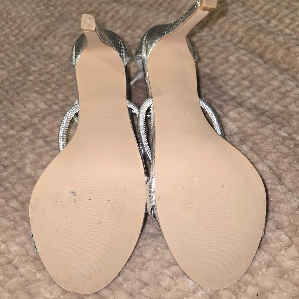 Steve Madden Clarya Silver Metallic Stiletto Heels Size 8.5 Strappy Snake Like